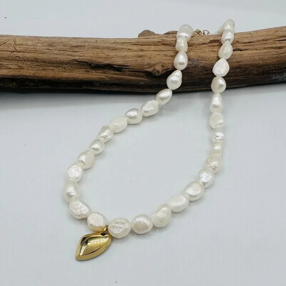 Unbranded 18k gold